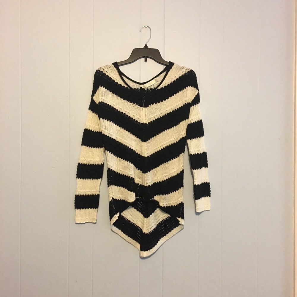 RD Style Black and White Knit sweater